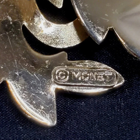 VTG Monet Brooch Pin Flower Pinwheel Star Leaf Gold Tone Signed 2.5" Space Age - Picture 6 of 6